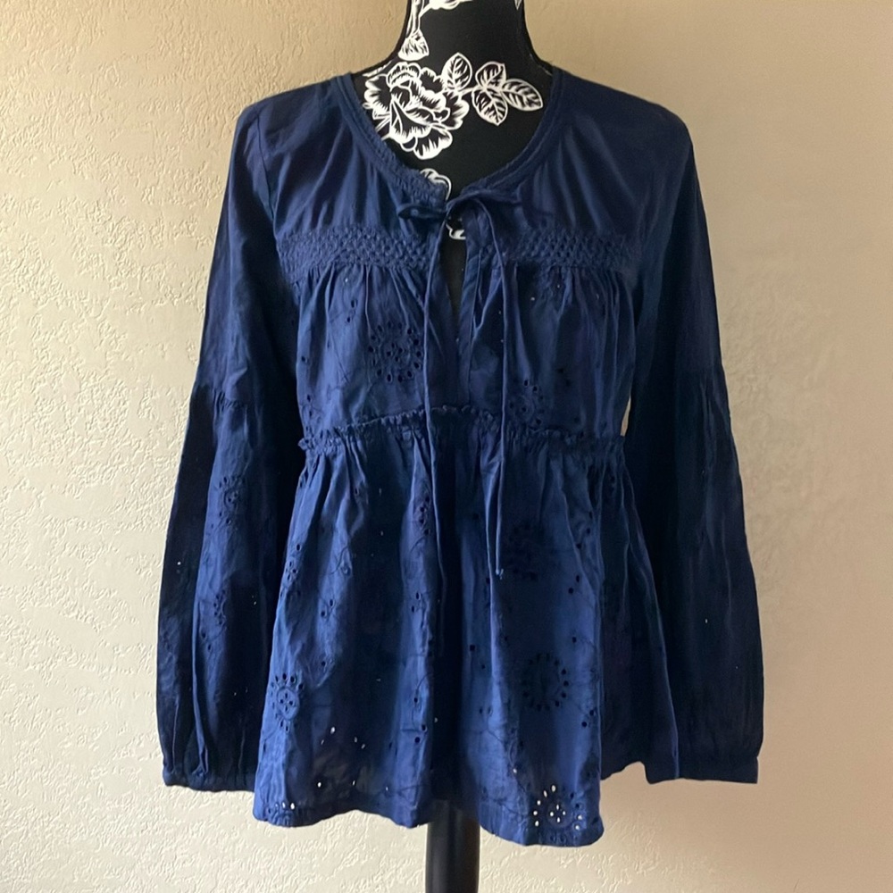 NWOT MED SUSINA DK BLUE EYELET LACE TIE FRONT HIGH LOW HEM LONG SLEEVE TOP